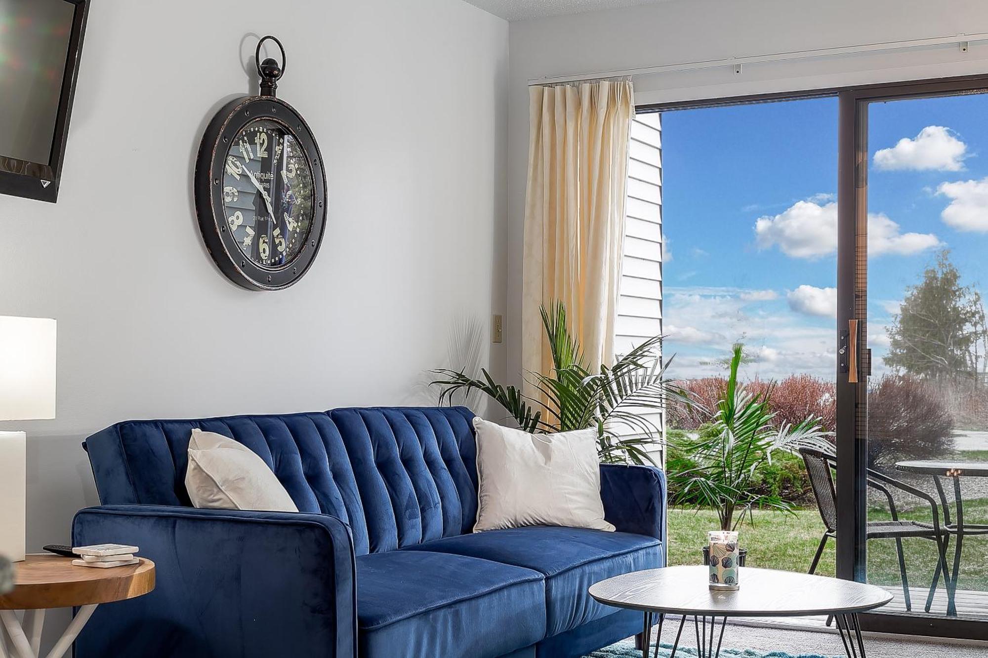 טראוורס סיטי Beautiful Lake View Studio Condo At The Shores מראה חיצוני תמונה